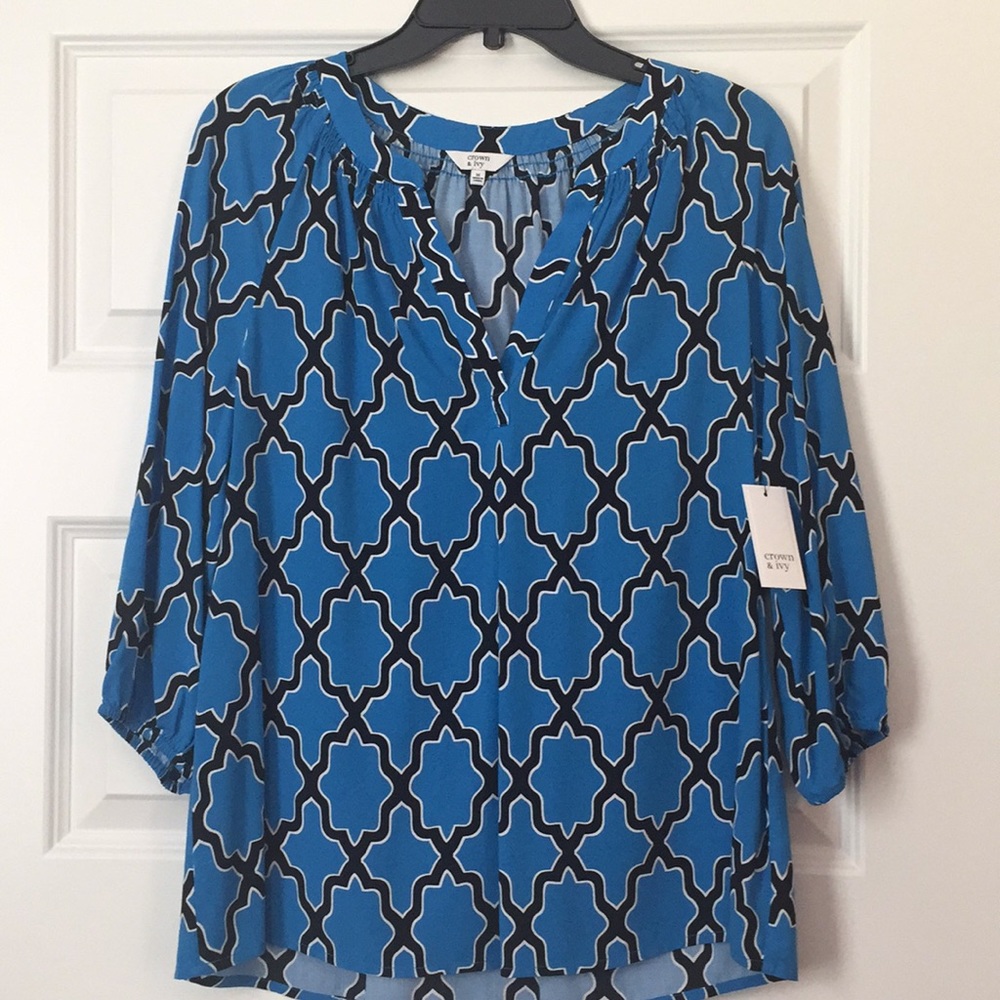 NWT Crown and Ivy 3/4 sleeve shirt Size M